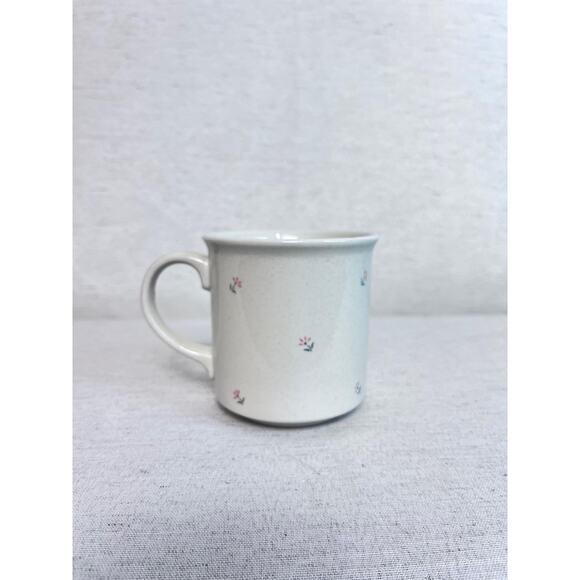 Hand-Painted Iris‎ Mug | Studio Pottery Coffee Cup | Floral Ceramic Drinkware - Picture 4 of 8